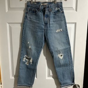 LEVIS PREMIUM WEDGIE FIT DISTRESSED SIZE 26 WAIST MEDIUM WASH BUTTON FLY